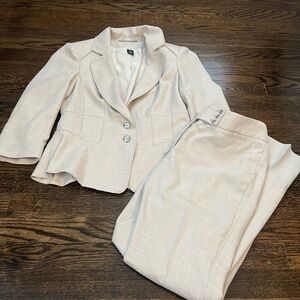 White House Black Market Cream Blazer Size 4 and Slacks Size Sleek Boot 4R Suit